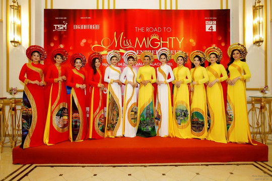 NTK Tuấn Hải ra mắt BST áo dài “Di sản Văn hóa Việt Nam” tại thành phố ngàn hoa