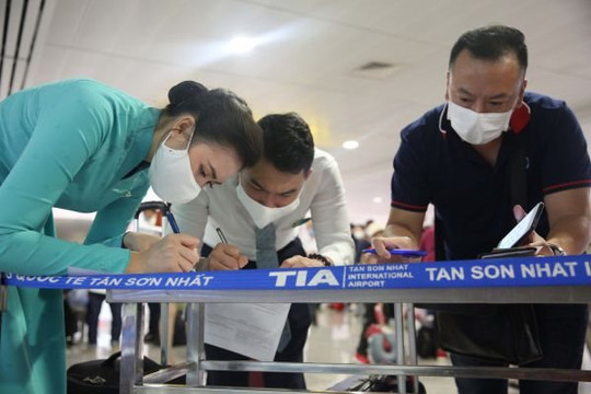 Các hãng hàng không chịu trách nhiệm khai báo y tế của hành khách