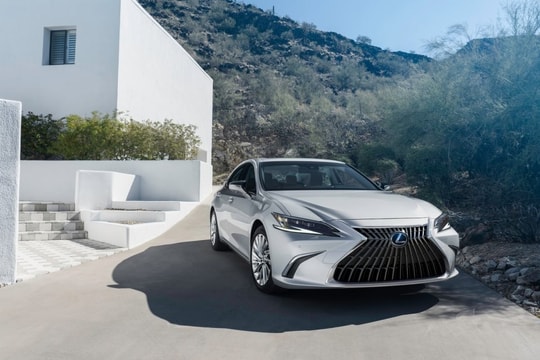Lexus ES 2022 thêm tiện nghi để hoàn thiện hơn