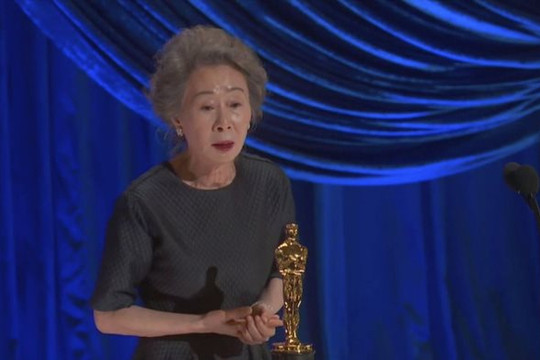 Sao Hàn Youn Yuh Jung 73 tuổi lập kỷ lục tại Oscar 2021