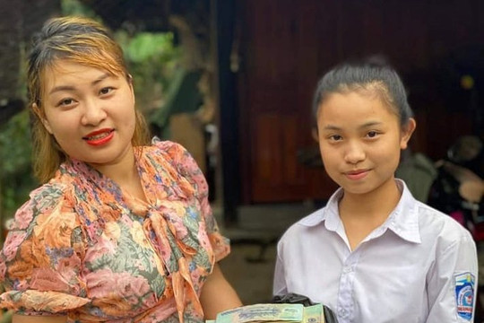 Hà Tĩnh: Nữ sinh trả lại gần 500 triệu đồng cho người đánh rơi