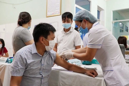 Triển khai tiêm vắc xin phòng ngừa COVID-19 tại Quảng Bình