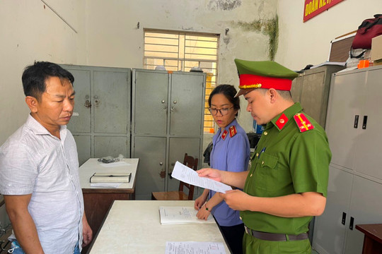 Bắt đối tượng thuê người tạt sơn, chất bẩn để trả thù