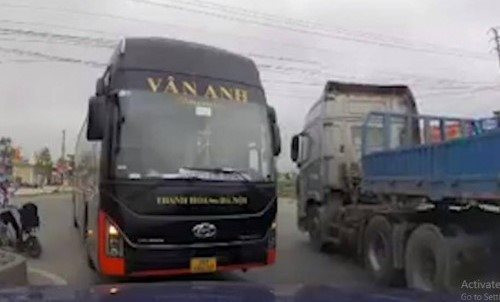 Phạt 4 triệu, tước giấy phép lái xe tài xế đi ngược chiều
