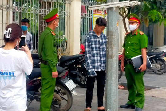 2 thanh niên Hà Nội bị phạt 4 triệu đồng vì không đeo khẩu trang nơi công cộng