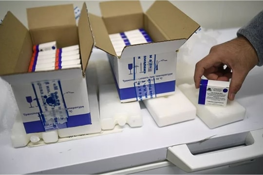 Ấn Độ nhận lô vaccine Sputnik đầu tiên của Nga