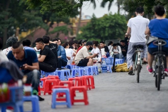Hà Nội: Tạm dừng hoạt động quán ăn uống đường phố, vỉa hè
