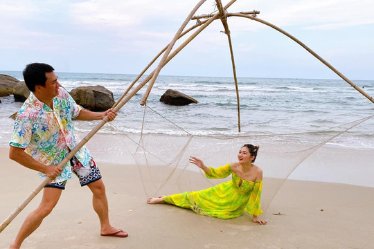 Chê chồng chụp ảnh 'không có tâm', Thanh Tú rủ ông xã đại gia diễn cảnh 'ông lão đánh cá và con cá vàng'