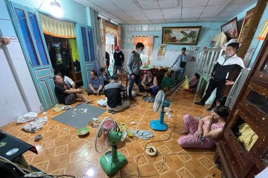 Triệt phá thành công tụ điểm đánh bạc ăn tiền dưới hình thức đánh bài tứ sắc