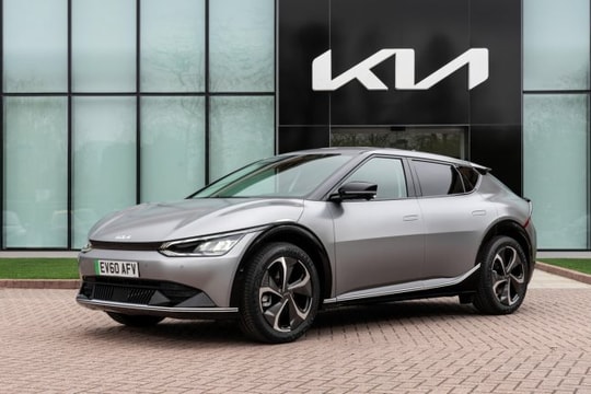 Kia EV6 2022 ra mắt, có giá từ 56.500 USD
