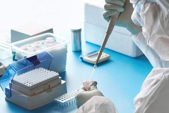 Một người TP.HCM sang Campuchia test nhanh dương tính SARS-CoV-2