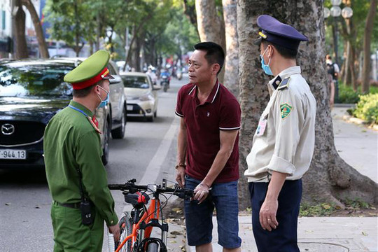 Hà Nội xử phạt hơn 2,5 tỷ đồng với người không đeo khẩu trang