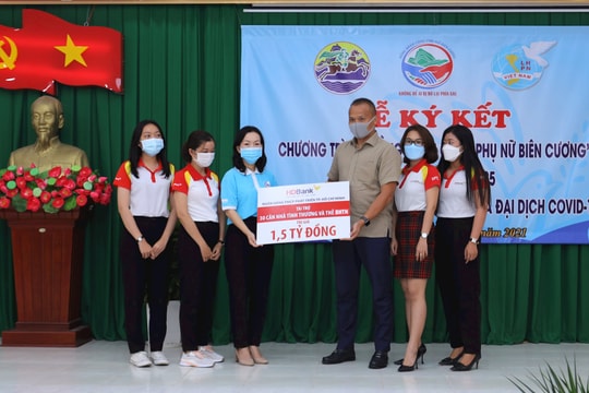 HDBank tặng 1,5 tỷ đồng hỗ trợ phụ nữ biên cương