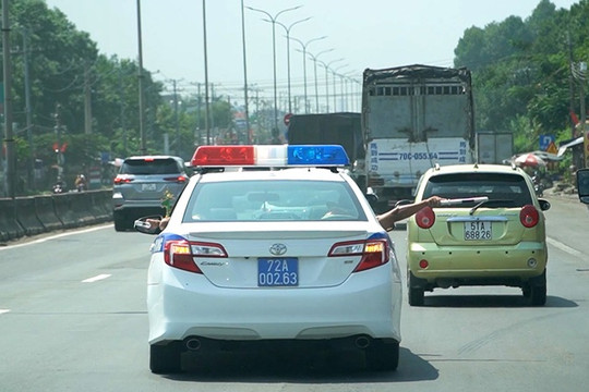 Bệnh viện cảm ơn CSGT hỗ trợ đưa xe cứu thương chở tạng, cứu sống nhiều người