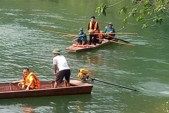 Lào Cai: Chìm thuyền chở 9 người đi làm nương, 1 người tử vong