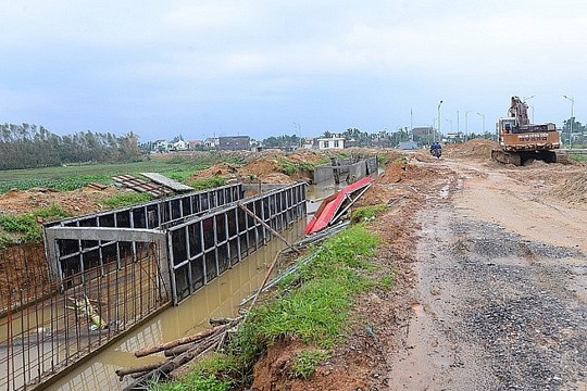 Quảng Ngãi: Chủ tịch tỉnh chỉ đạo làm rõ các công trình chậm tiến độ và sai phạm

