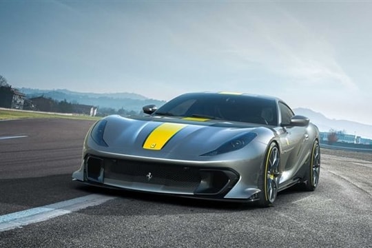 Siêu xe Ferrari 812 Competizione ra mắt