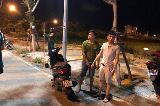 Truy bắt nhóm thanh niên mang bom xăng, dao phóng lợn đi hỗn chiến
