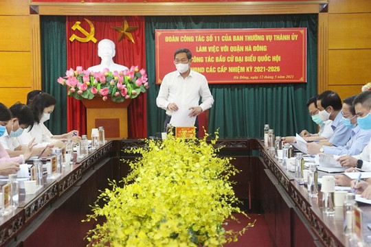 Phó Chủ tịch TP Hà Nội Lê Hồng Sơn kiểm tra công tác bầu cử tại quận Hà Đông