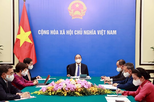 Chủ tịch nước Nguyễn Xuân Phúc điện đàm với Tổng thống Cộng hòa Pháp