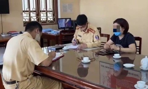 Tước bằng, phạt nặng nữ tài xế lùi xe trên cao tốc Hà Nội - Thái Nguyên