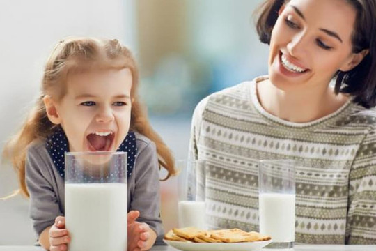 Sự khác biệt giữa một người uống sữa và một người không uống sữa? Lợi ích của việc uống sữa không chỉ là bổ sung canxi!