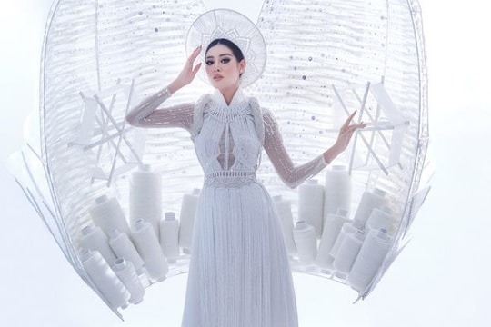 Khánh Vân lọt top 6 trang phục dân tộc yêu thích của Miss Universe 2018 Catriona Gray