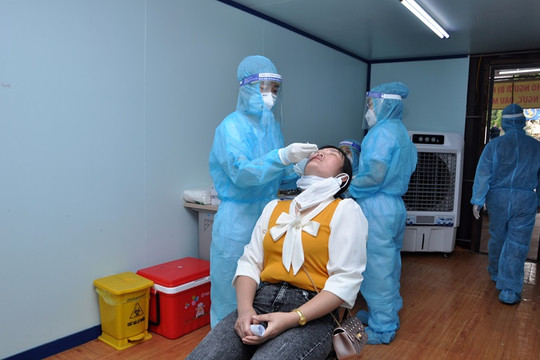 Vĩnh Phúc: Hệ thống xét nghiệm sàng lọc vi rút SARS- CoV-2 công suất hơn 10.000 mẫu/ngày