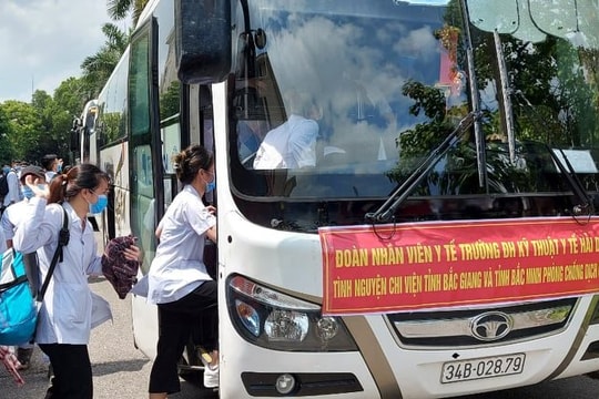 Hơn 200 sinh viên Đại học Y Hải Dương lên đường chi viện cho Bắc Ninh, Bắc Giang chống dịch