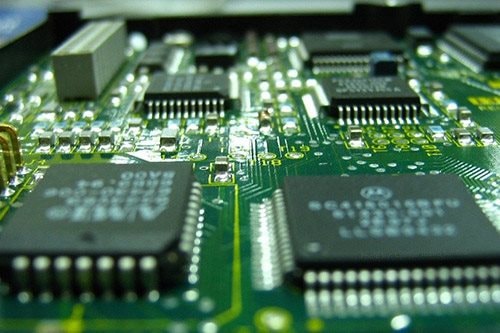 Tăng trưởng ngành ô tô gặp khó vì thiếu hụt chip điện tử