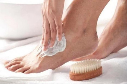 7 cách dễ dàng để khử mùi hôi chân cho dân văn phòng, đặc biệt đối với nam giới