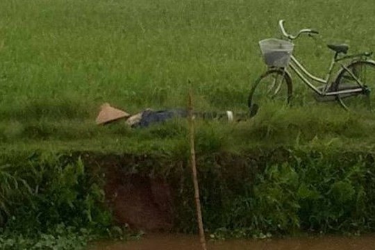 Đi gặt lúa về, người phụ nữ bị sét đánh tử vong