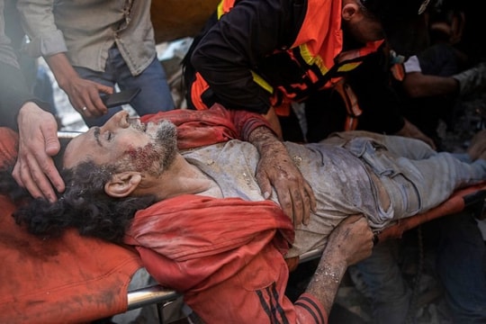 Israel lại không kích dữ dội, toàn thành phố Gaza rung chuyển
