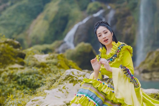Sao mai Phương Nga cất "Tiếng hát giữa rừng Pác Bó"