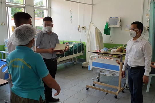 Chuyên gia y tế Việt Nam hỗ trợ tỉnh Savannakhet (Lào) phòng chống dịch Covid-19