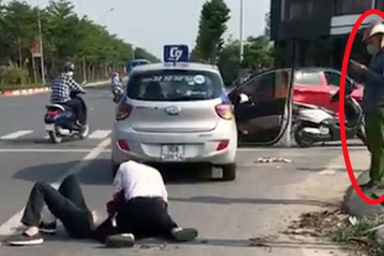 Cảnh cáo cán bộ Công an "đứng nhìn" người dân bắt cướp
