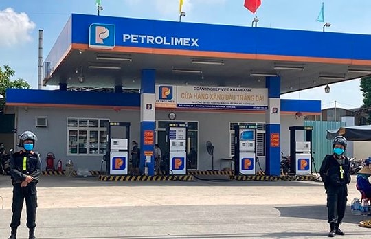 Bắt khẩn cấp chủ doanh nghiệp xăng dầu trong đường dây mua bán 200 triệu lít xăng giả