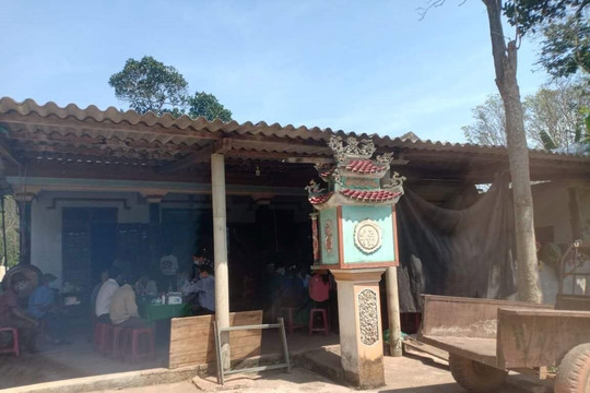 Rủ nhau ra chơi ở hồ cá sau nhà, 3 em nhỏ đuối nước thương tâm