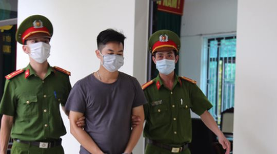 Bắt người cầm đầu vụ phát tán clip gắn mác bar Sunny