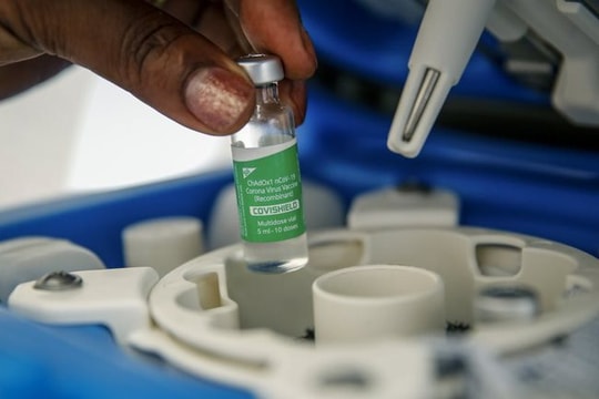 Tin vắn thế giới ngày 19/5: Kêu gọi phá bỏ "nút thắt cổ chai" trong tiếp cận vaccine phòng COVID-19