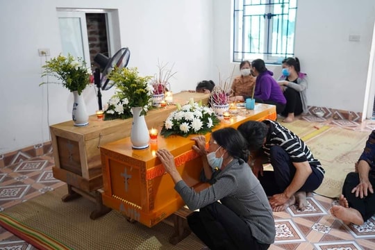 Lật thuyền đánh cá 2 cháu nhỏ tử vong