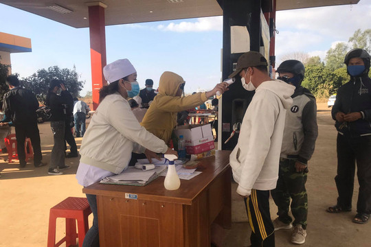 Kon Tum: Xử phạt hàng trăm người không đeo khẩu trang khi ra đường
