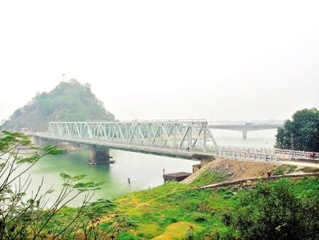 Nam sinh lớp 12 đuối nước trên sông Mã