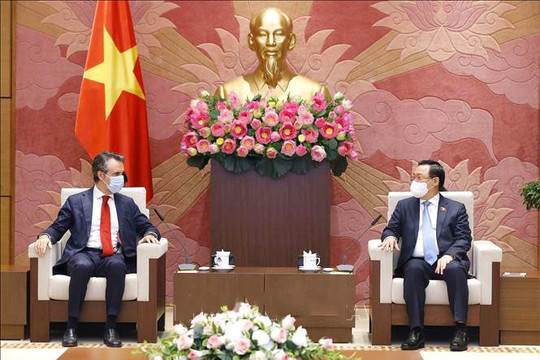 Chủ tịch Quốc hội đề nghị EU hỗ trợ Việt Nam hợp tác trong chia bản quyền sản xuất vaccine COVID-19