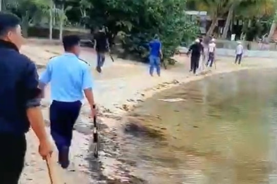 Bảo vệ khu nghỉ dưỡng lao xuống biển đánh 2 người bị thương
