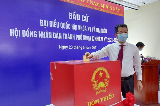 Cử tri tỉnh Quảng Nam và TP Đà Nẵng hăng hái tham gia ngày hội bầu cử