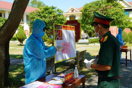 Quảng Bình: Những phiếu bầu trong khu cách ly
