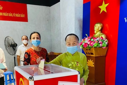 Một số hình ảnh người dân Thủ đô nô nức đi bầu cử