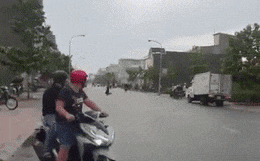'Quái xế' mài cả người xuống đường trong lúc tụ tập đua xe trái phép