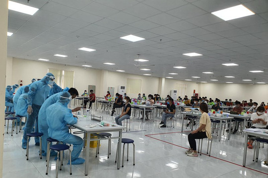 Thủ tướng yêu cầu bảo đảm an toàn COVID-19 trong các khu công nghiệp